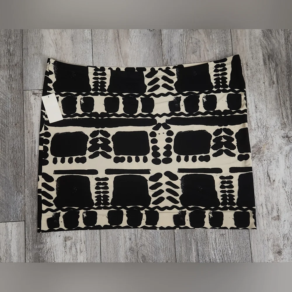 Norma Kamali Black and Cream Graphic Tube Skirt - Picture 4 of 4